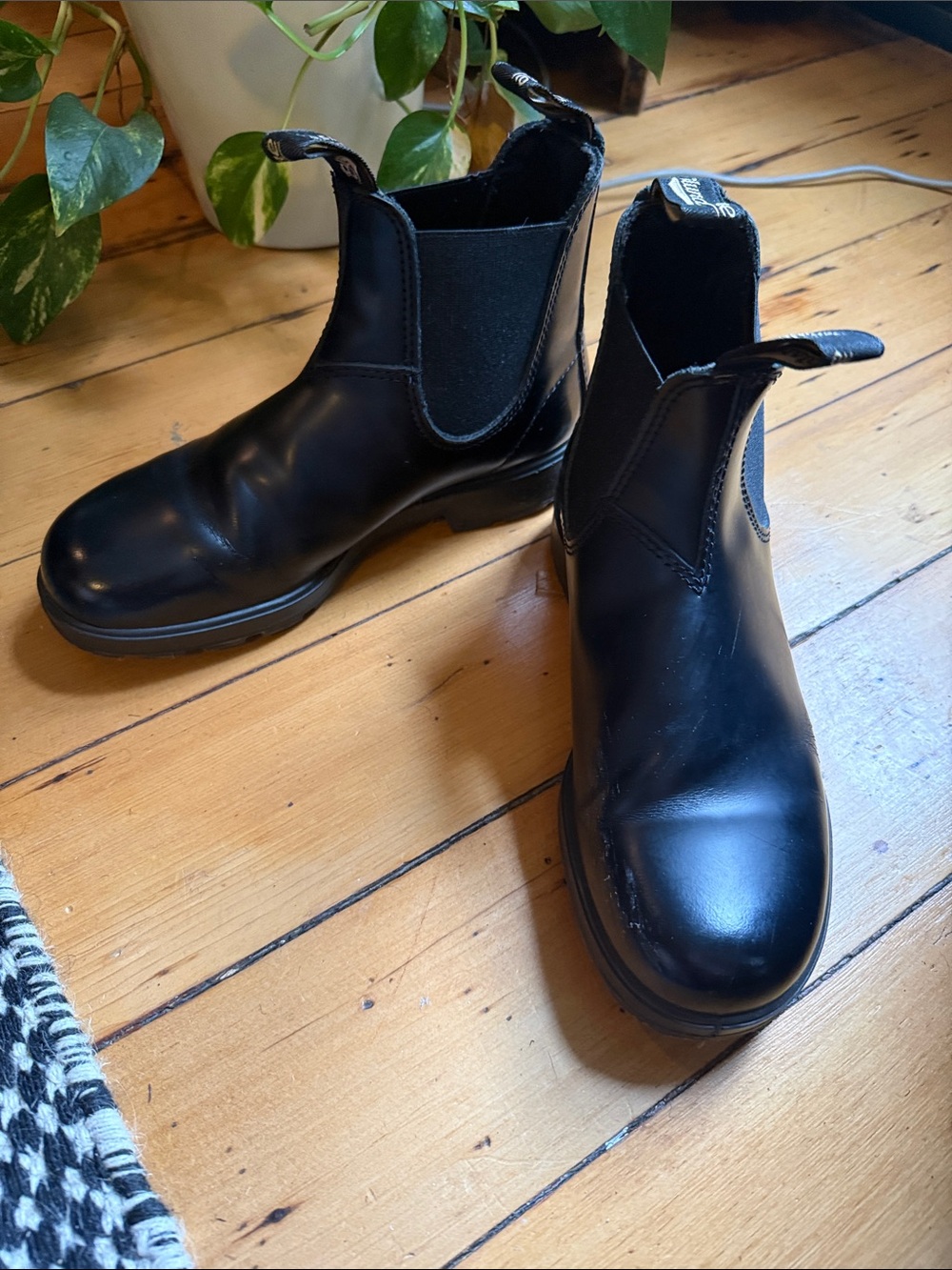 Women’s Blundstone
BL2414 Chelsea boots